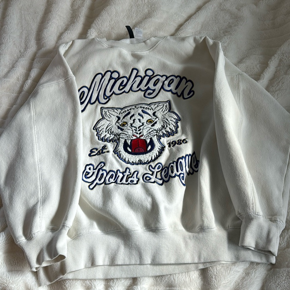 White Michigan oversized sweatshirt with soft inside